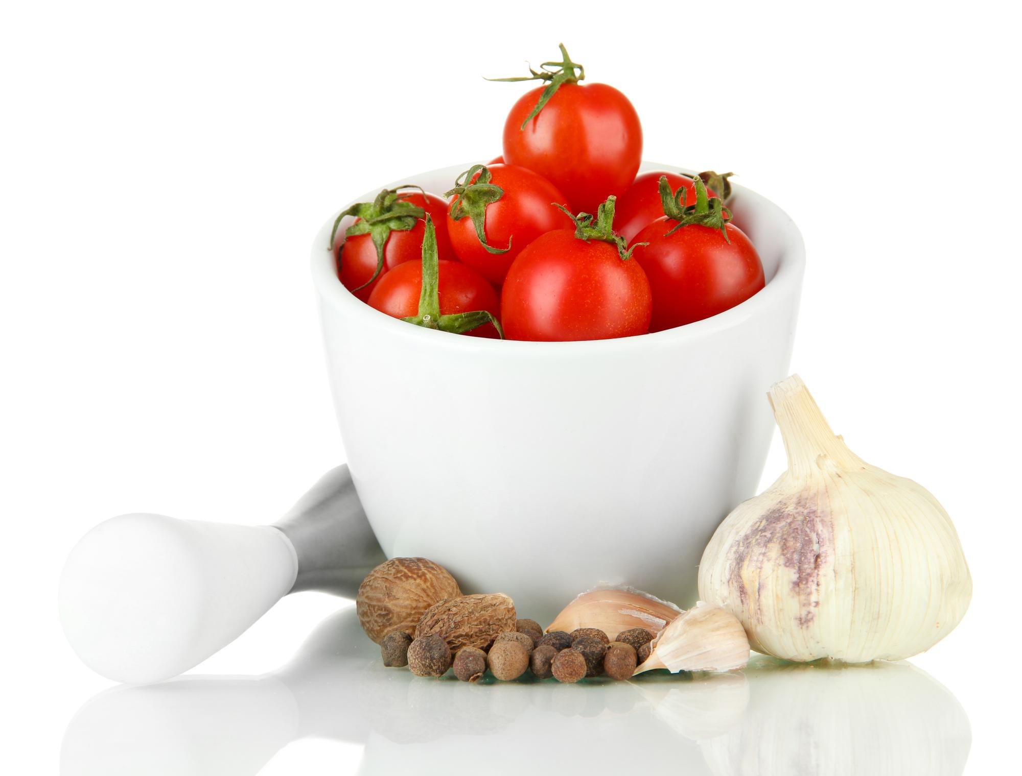 Ciotole con ingredienti freschi